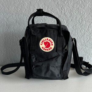 Fjallraven Kanken Sling Crossbody bag, black. Great condition!